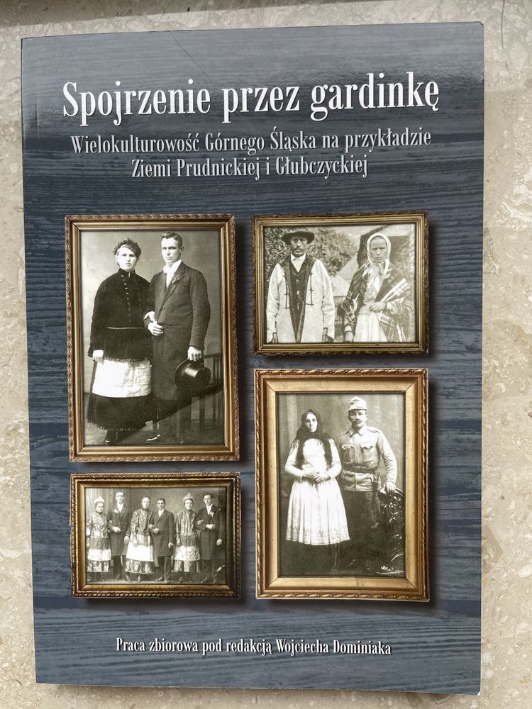 Ksiazka “Spojrzenie przez gardinke”