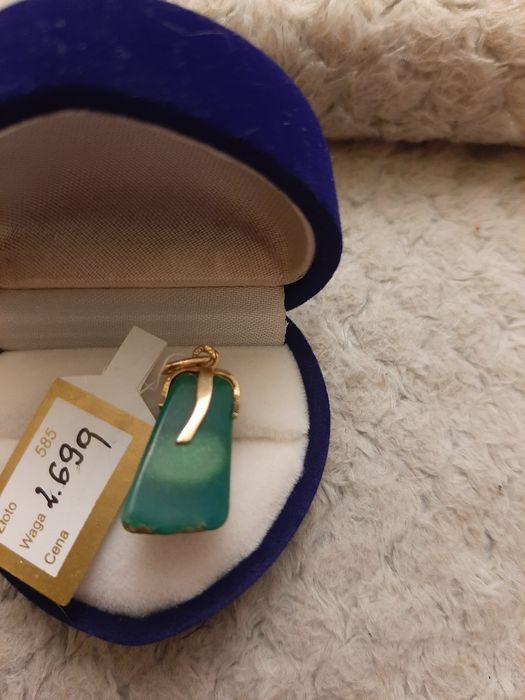 Wisiorek z naturalnym turkusem