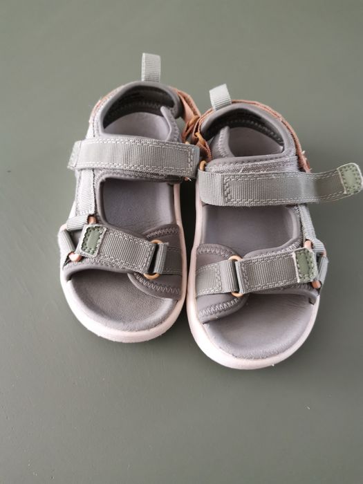 Sandały zielono beżowe Zara