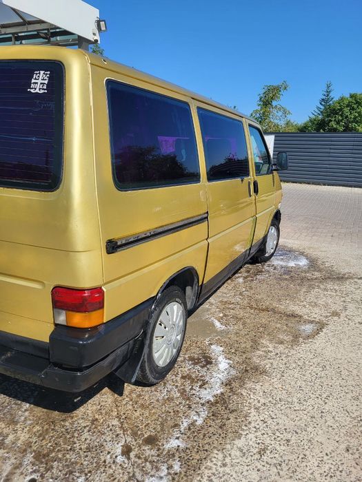 Продам автомобіль Volkswagen Caravella