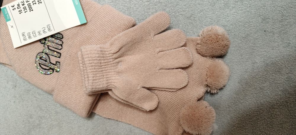 Komplet dziewczęcy czapka, szalik, rękawiczki