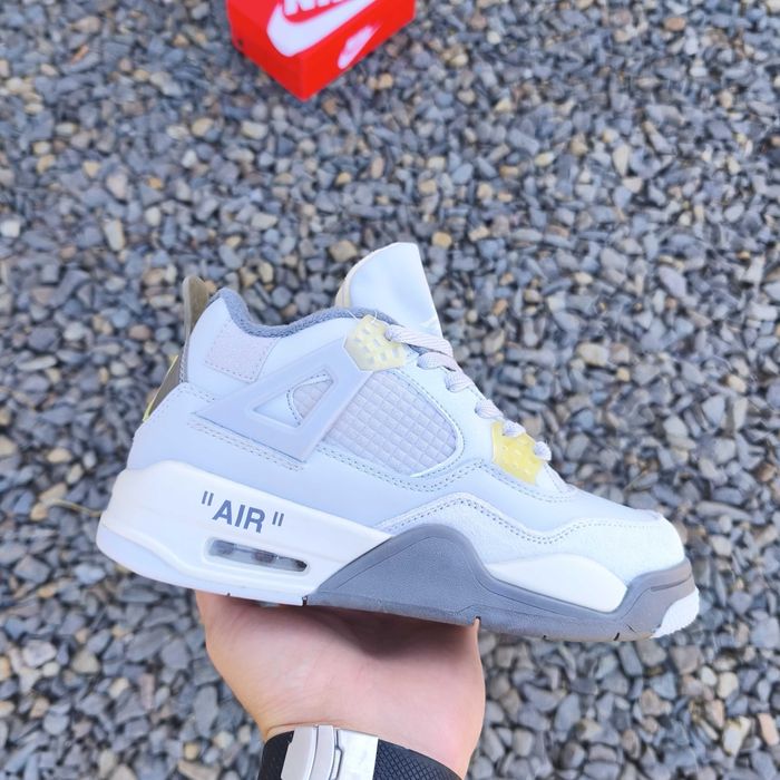 Кросівки зимові Nike Air Jordan 4 з хутром світло-сірі акція