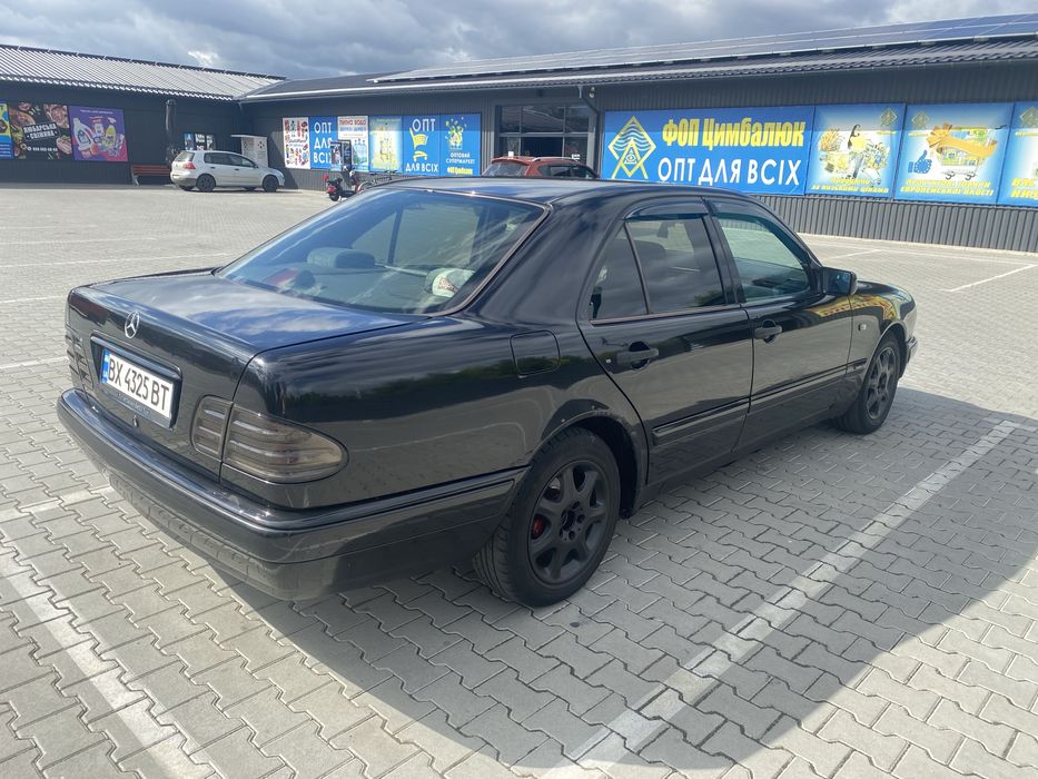 Mercedes-benz E200/ продам лупатого