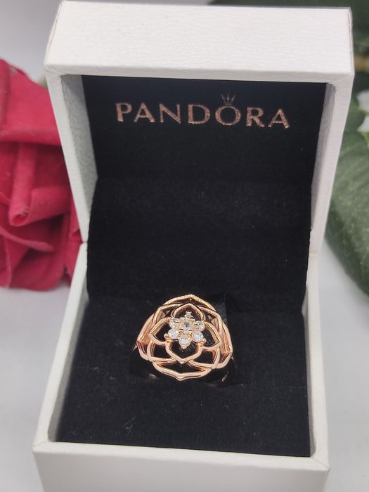Pierścionek Pandora w pudełku róża w rozkwicie rozmiar 54