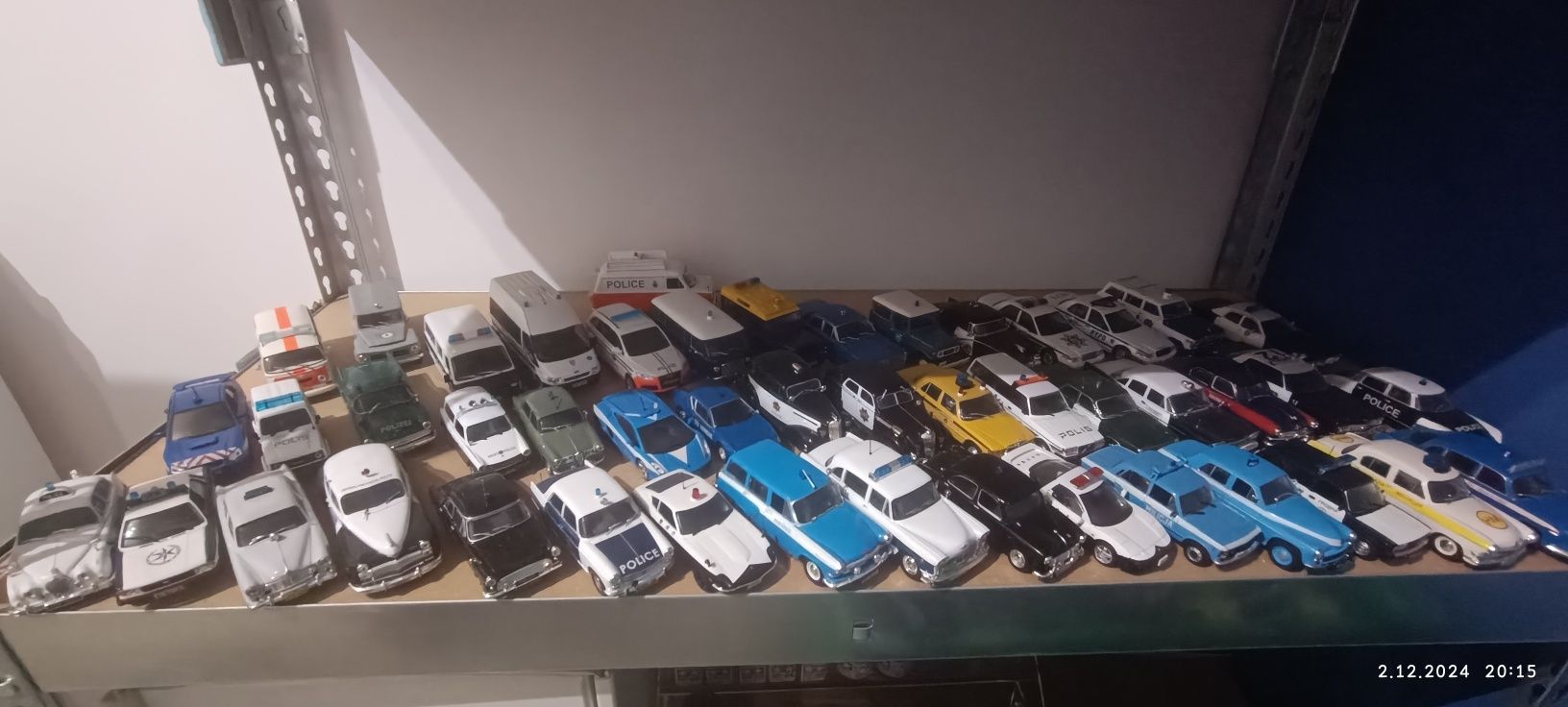 Zestaw 44 modeli samochodów policja 1:43