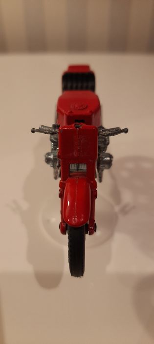 Suzuki Carrera Guiloy 1:24 incompleta