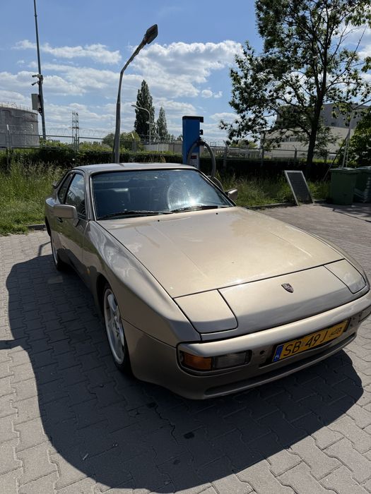 Porsche 944 (1984)-klasyk na żółtych tablicach, baza do dopieszczenia