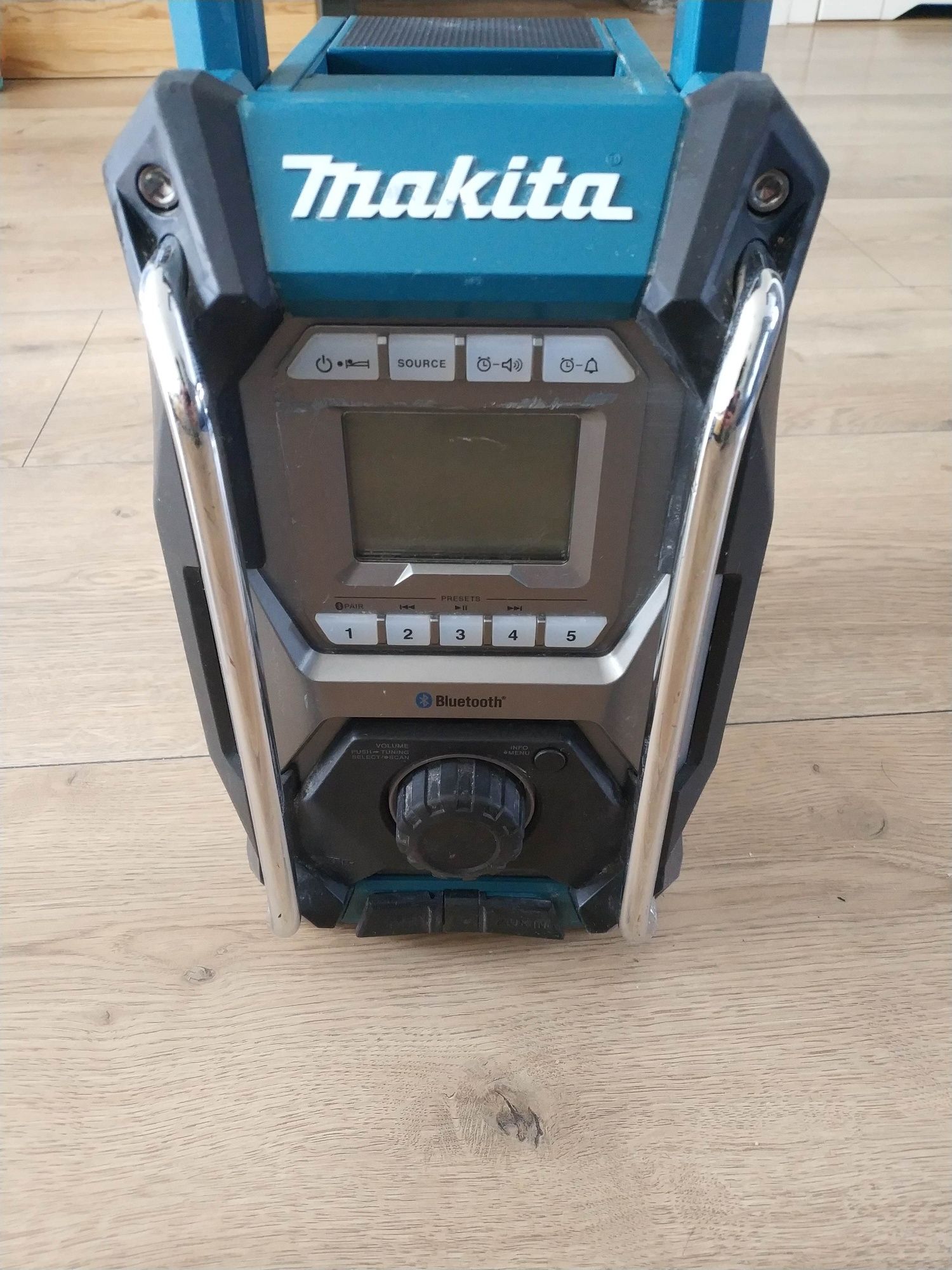 Radio Makita MR002G