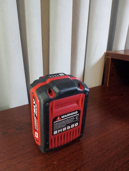 Комплект з двох батарей.