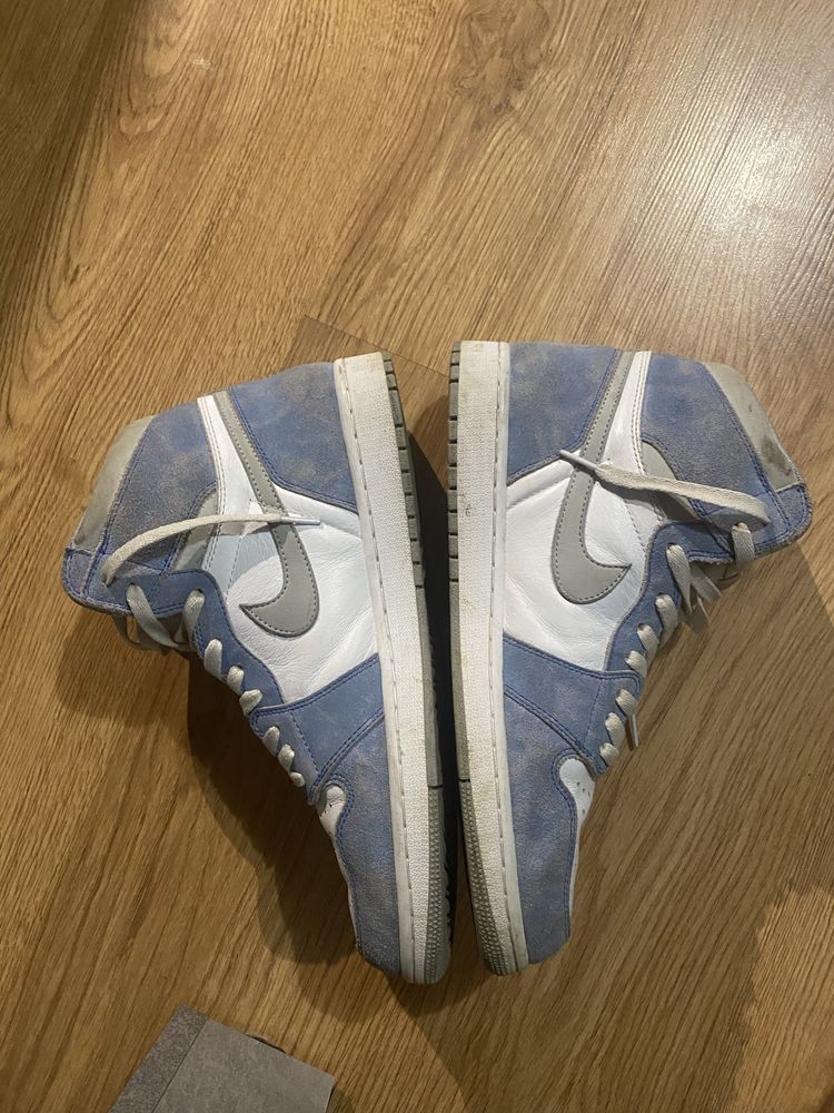 Jordan 1 Hyper Royal