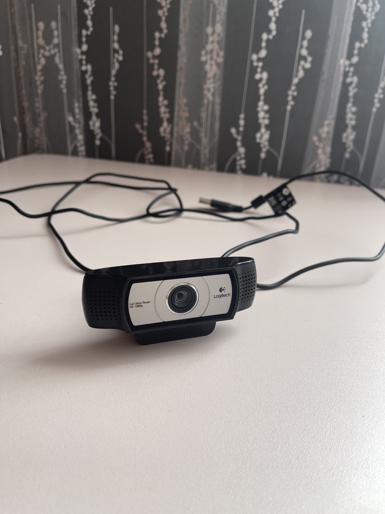 Продам веб-камеру Logitech
