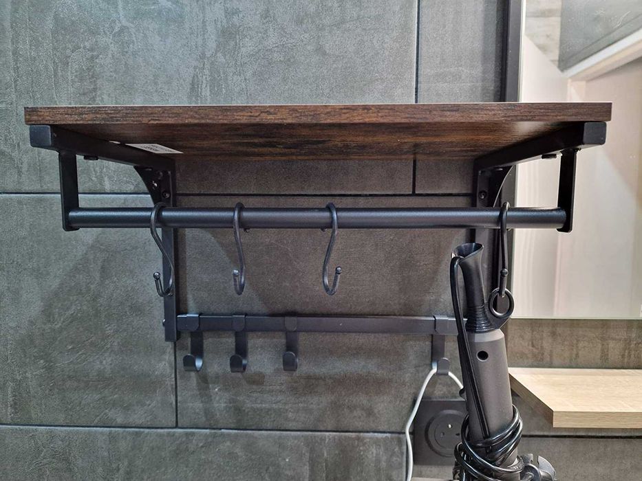 Loftowy czarny rustykalny z haczykami do powieszenia dom