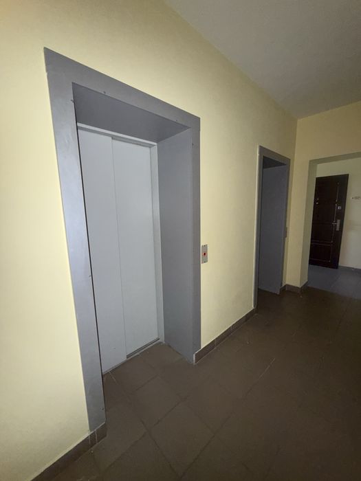 Продаж квартири з видом р.Дніпро вул.Жужоми