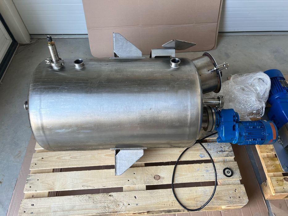 Реактор нержавіючий 155 л, є в наявності 6 шт