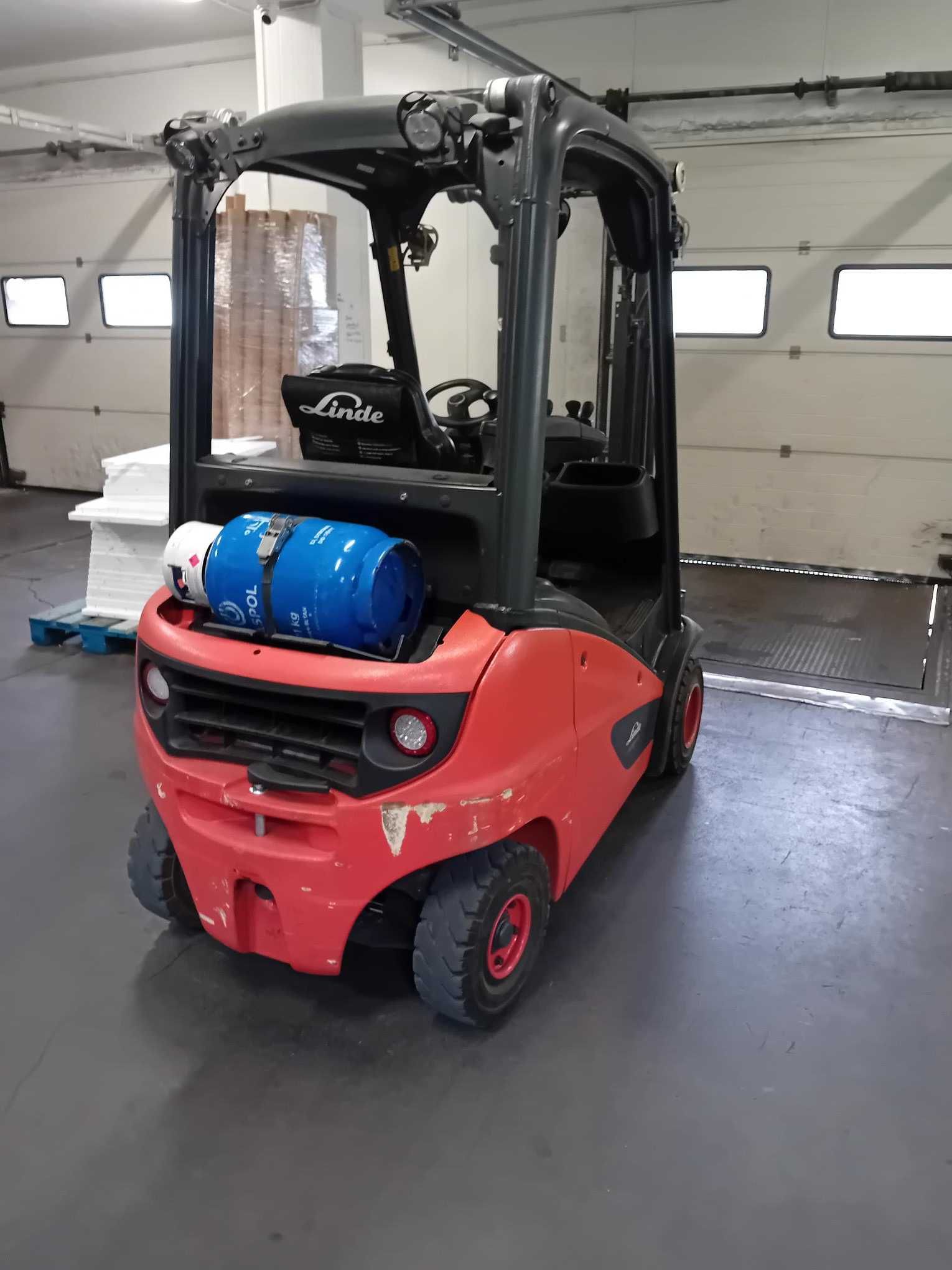 Wózek widłowy gazowy LINDE H18T-01