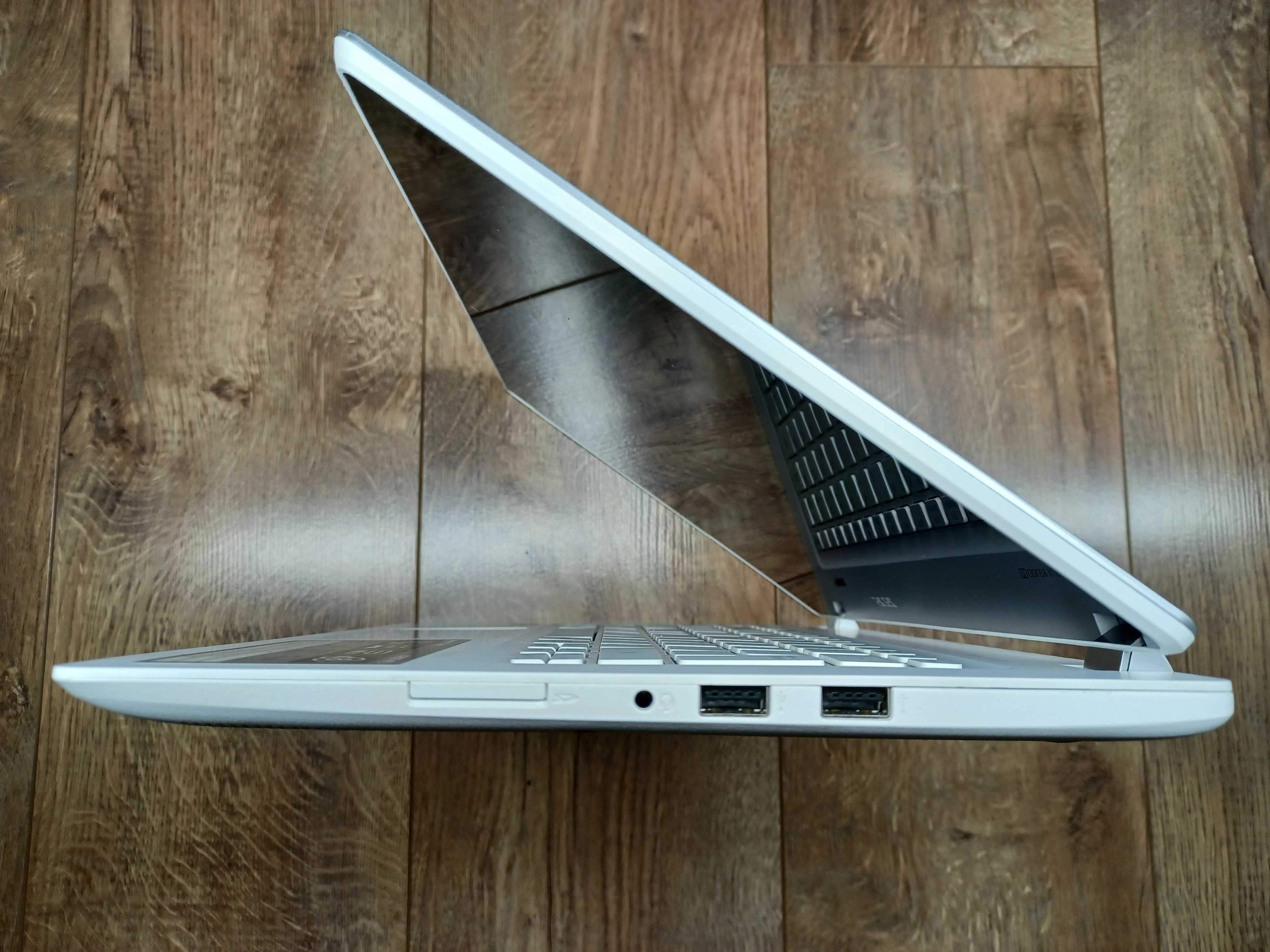 Ноутбук Acer Aspire V13 Touch V3-372 сенсорний