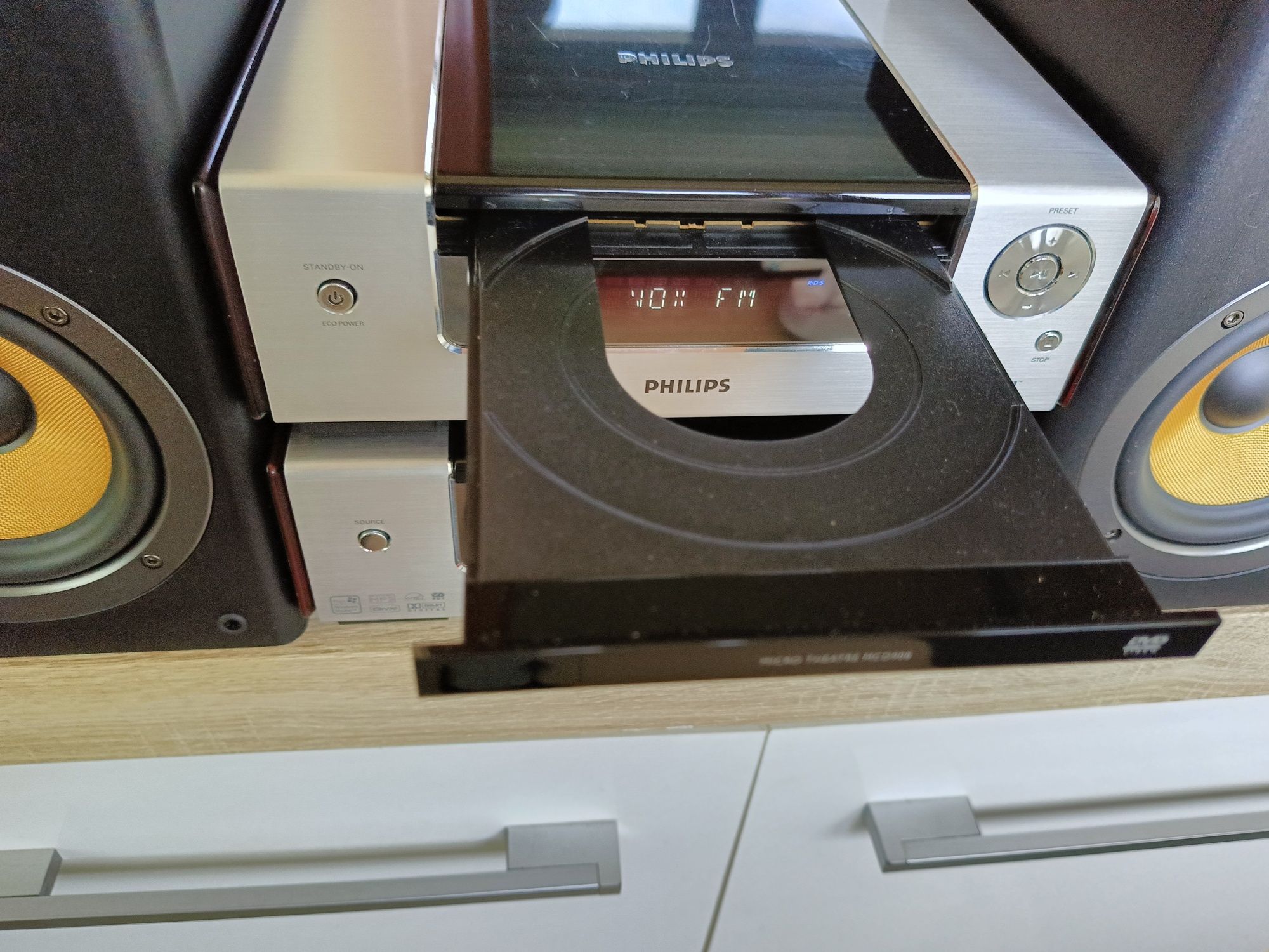 Wieża Philips MCD 908 z kolumnami