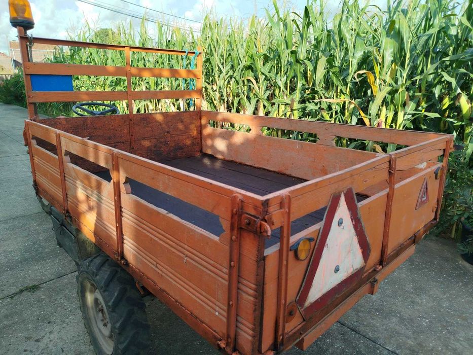 Motocultivador com reboque