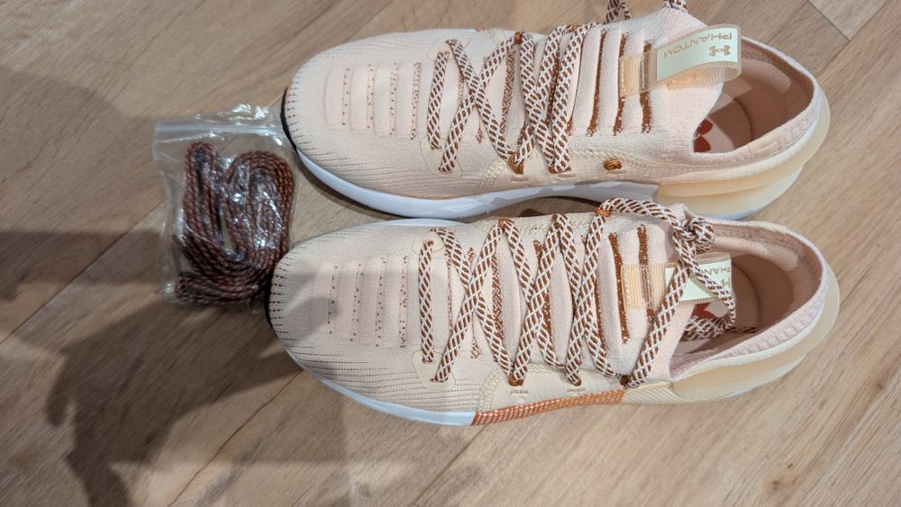 Tênis Under armour salmão