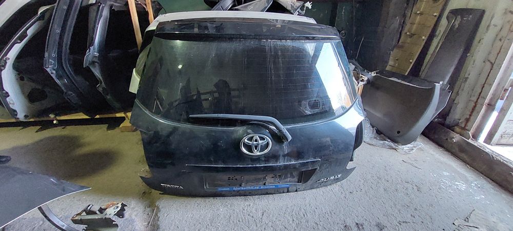 Ляда Toyota Auris 06-12г кришка багажника ауріс