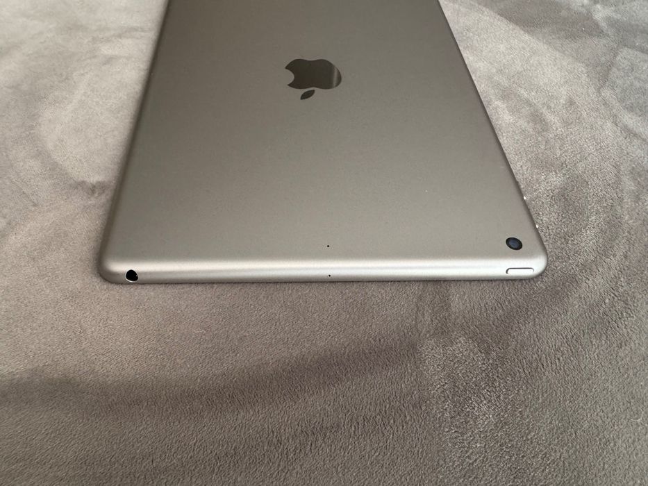 iPad 6 generation 32GB space grey