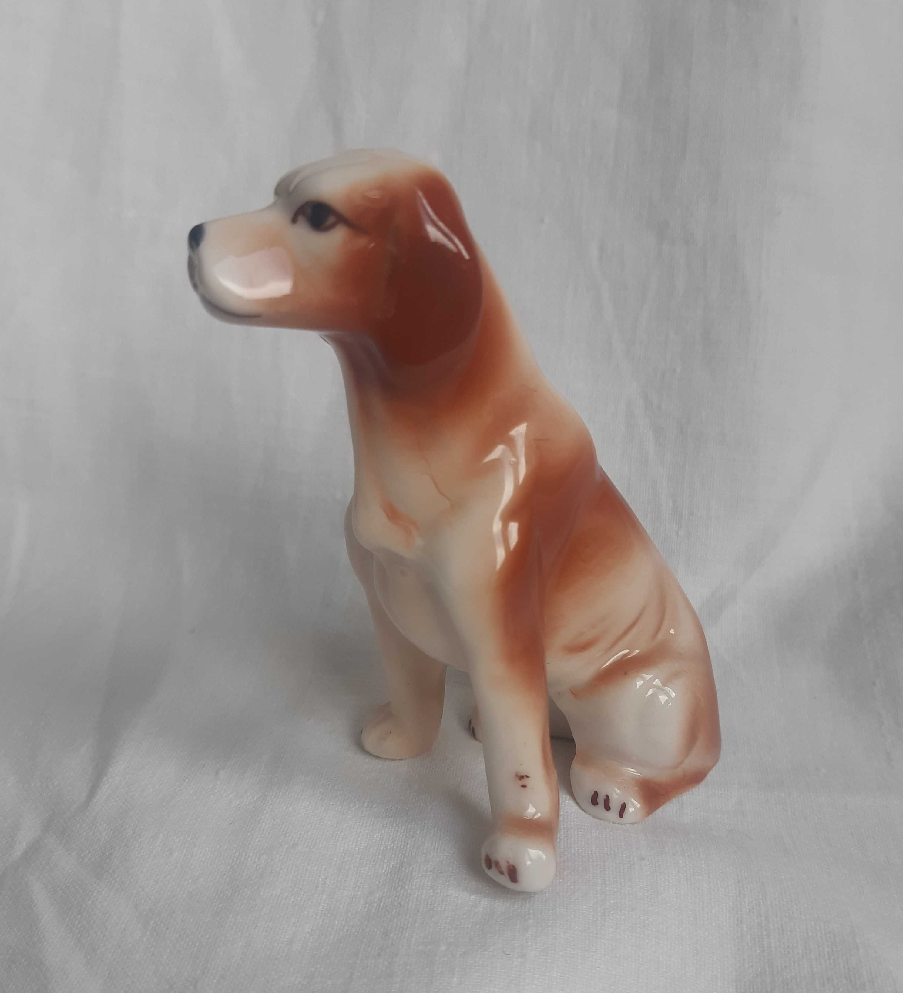 Figurinha de Cão em Porcelana