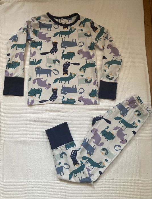 Piżamka dwuczęściowa rozmiar 122-128