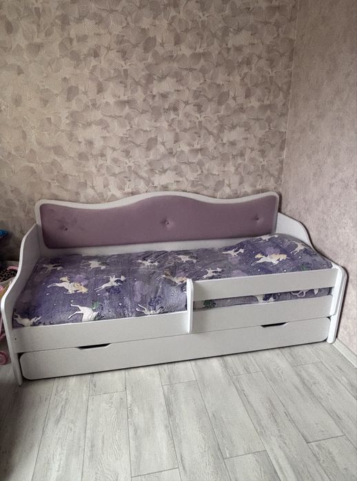 Дитяче ліжко для дівчинки