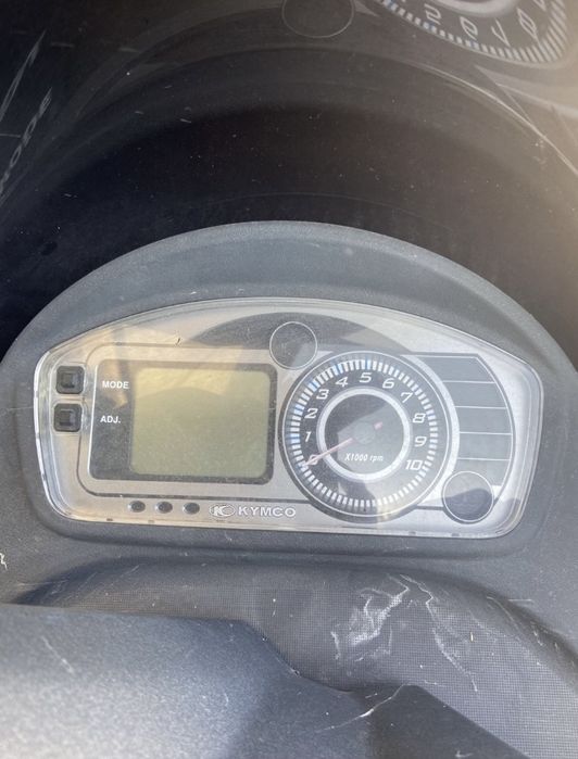 Kymco avariada (COMPLETA NÃO VENDO AS PEÇAS)