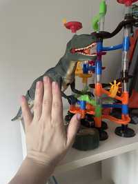 Робот динозавр на пульті