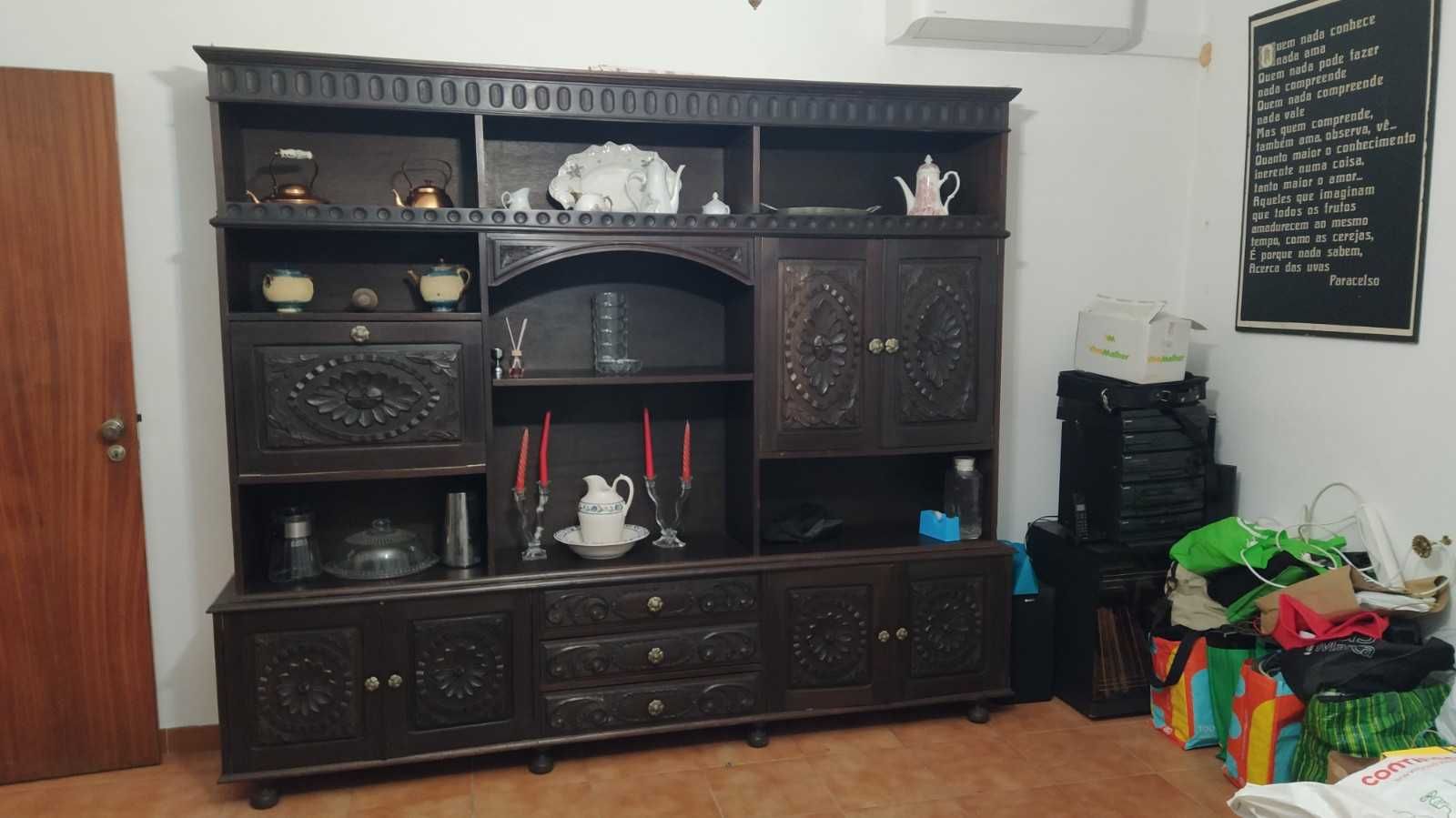 Móvel de sala em bom estado.