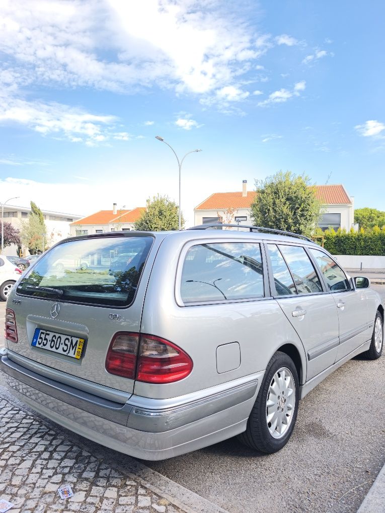 Mercedes-Benz E220 CDI (7-Lugares)