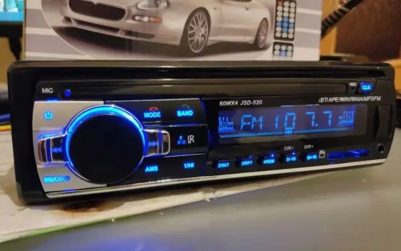 Потужна магнітола JSD-520, автомагнітола з блютуз та чистим звуком