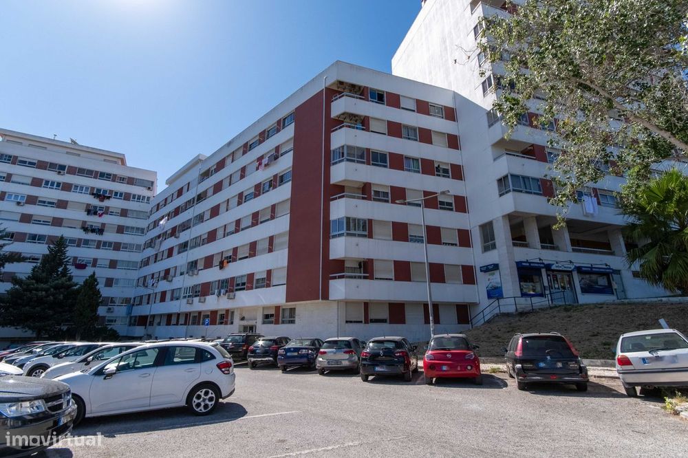 T2 com arrecadação, boas áreas, excelente localização Povoa Sta Iria