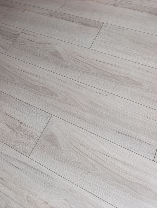 Układanie paneli ,malowanie pomieszczeń, składanie oraz montaż mebli