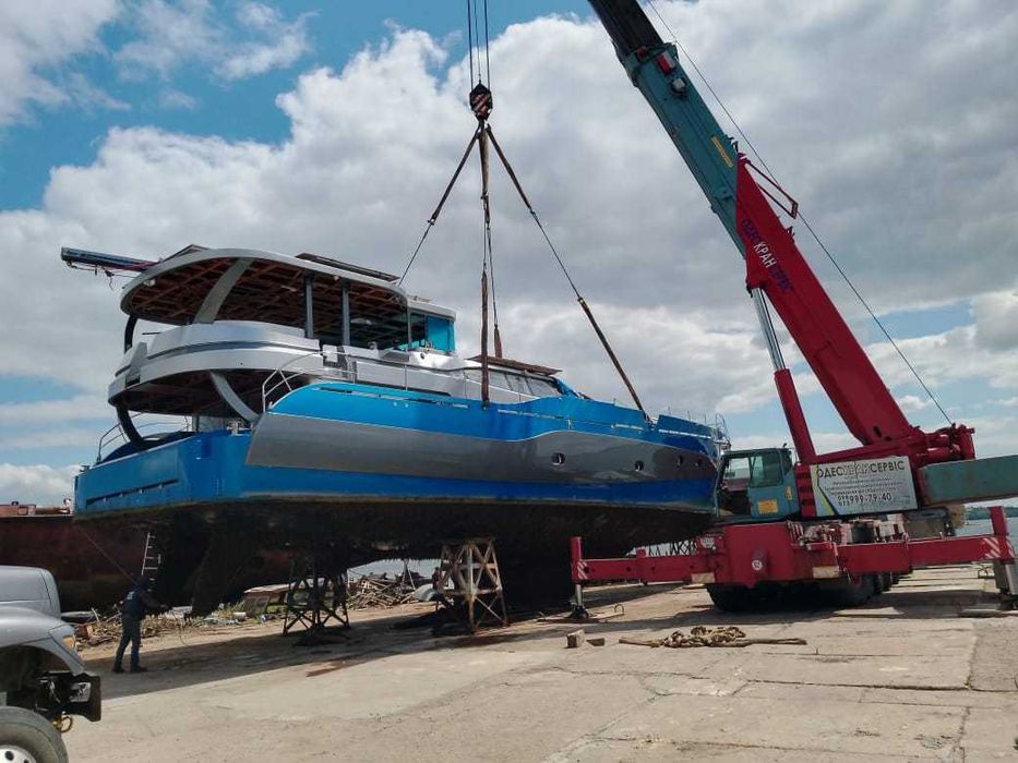 Крани автомобільні та гусеничні в оренду вантажопідємністю 45-200 тонн