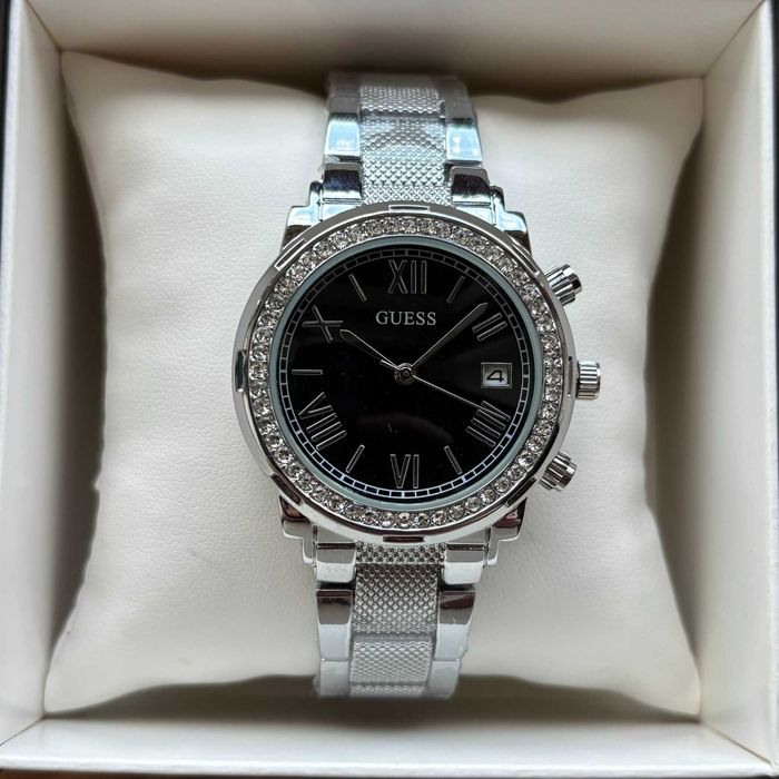 Жіночий годинник Guess на браслеті срібного кольору | 36 mm