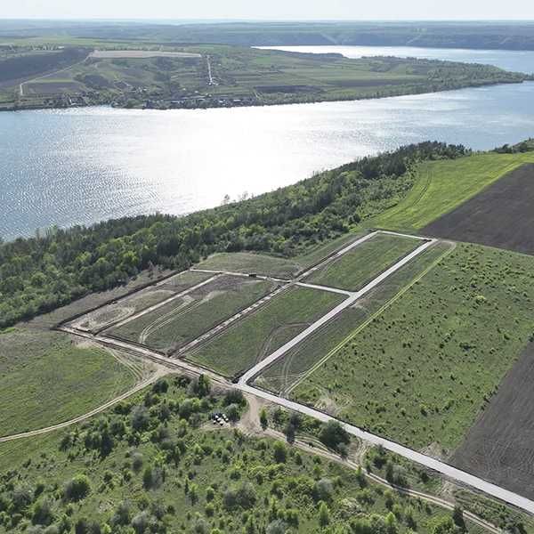 Кручі. Земельна ділянка на Дністрі
