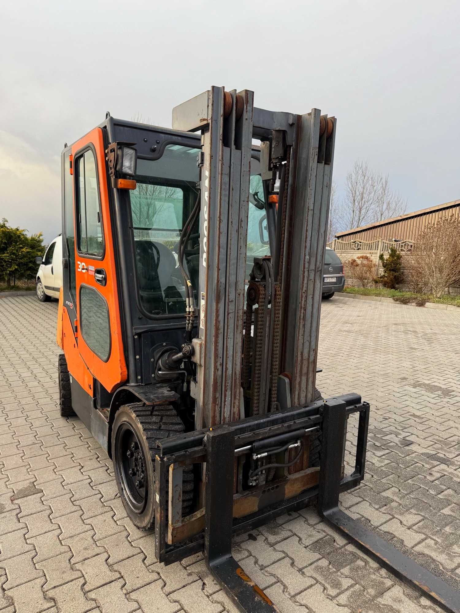 wózek widłowy DOOSAN D30S-5 diesel 3000kg Triplex 4.40m kabina 2014'