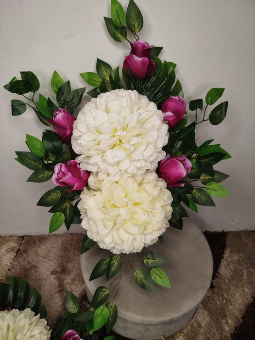 Kompozycja kwiatowa nagrobna chryzantema i róża