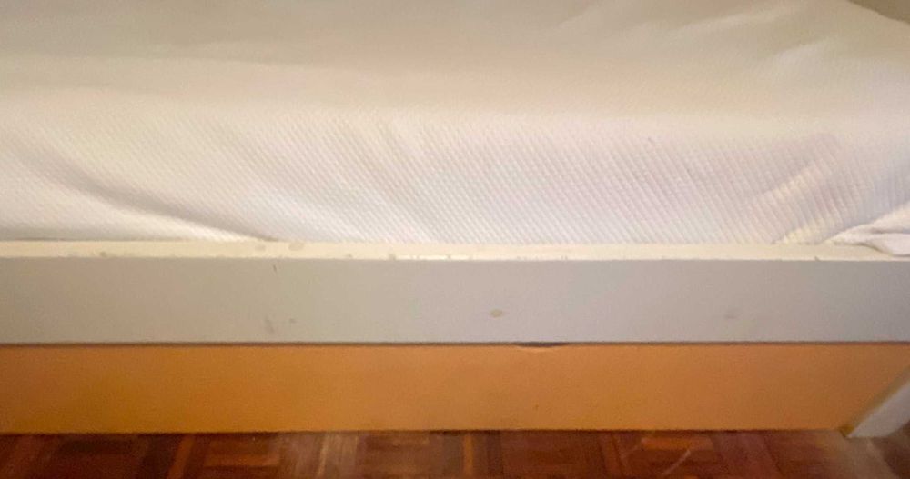 Cama dupla da Oficina Rustica, com colchão