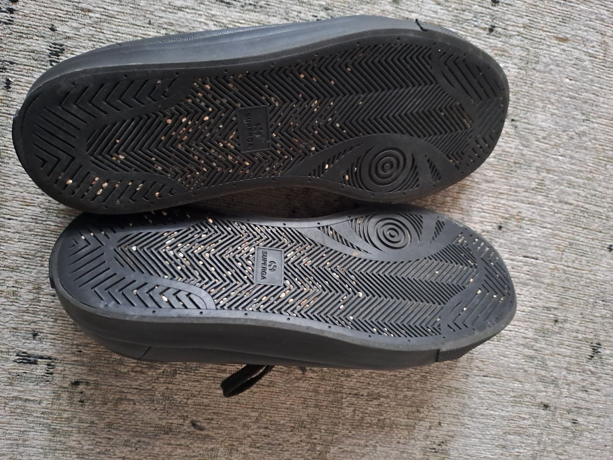 Skórzane  czarne buty marki SUPERGA rozm. 36( 24.5  cm).