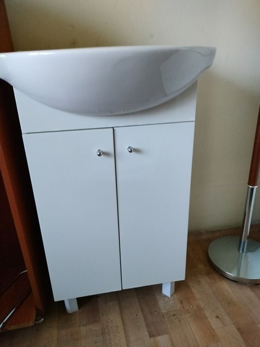 Łazinka,szafka z umywalką
