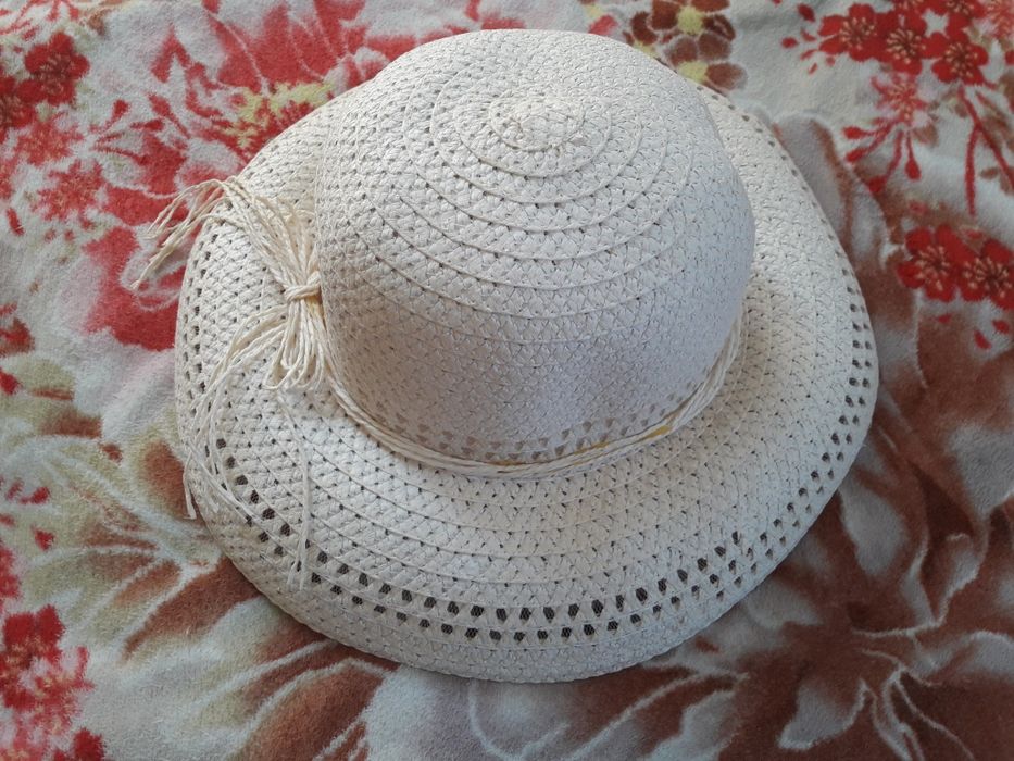 Жіноча шляпа капелюх.