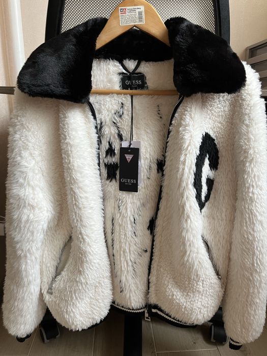 Жіночий бомбер Guess