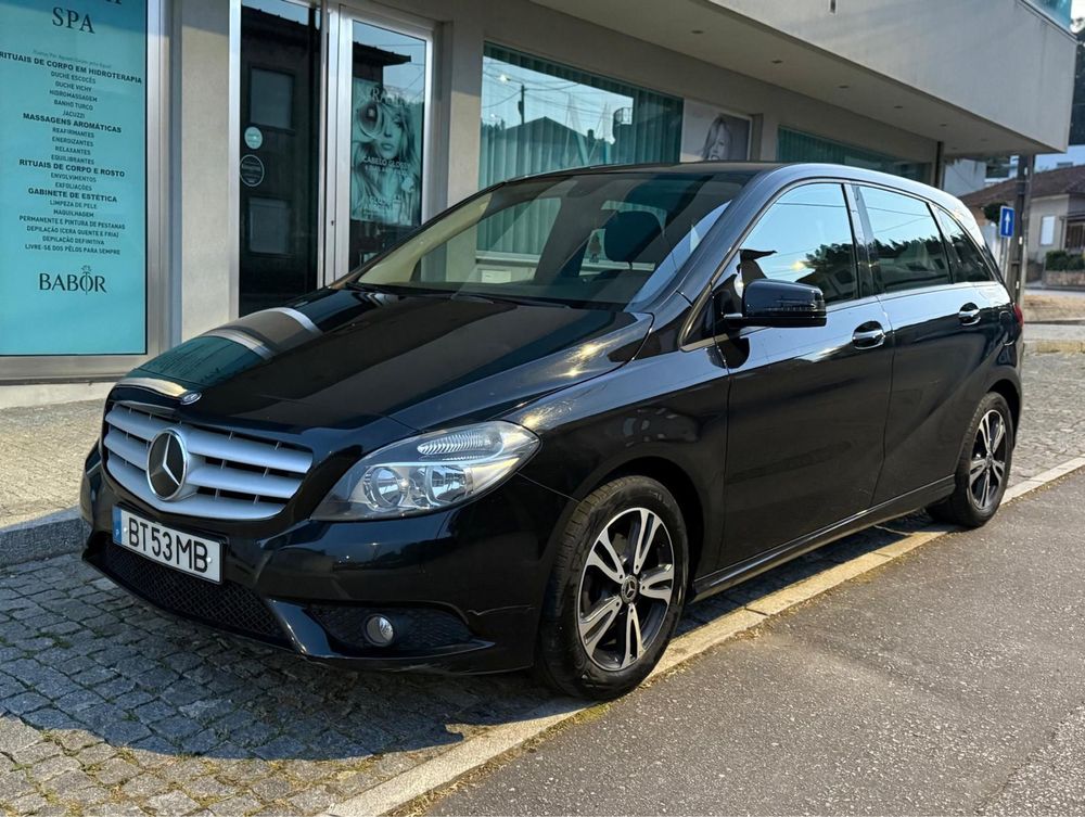 Mercedes B180 110 CV Ano 2013 ( Motor Mercedes )