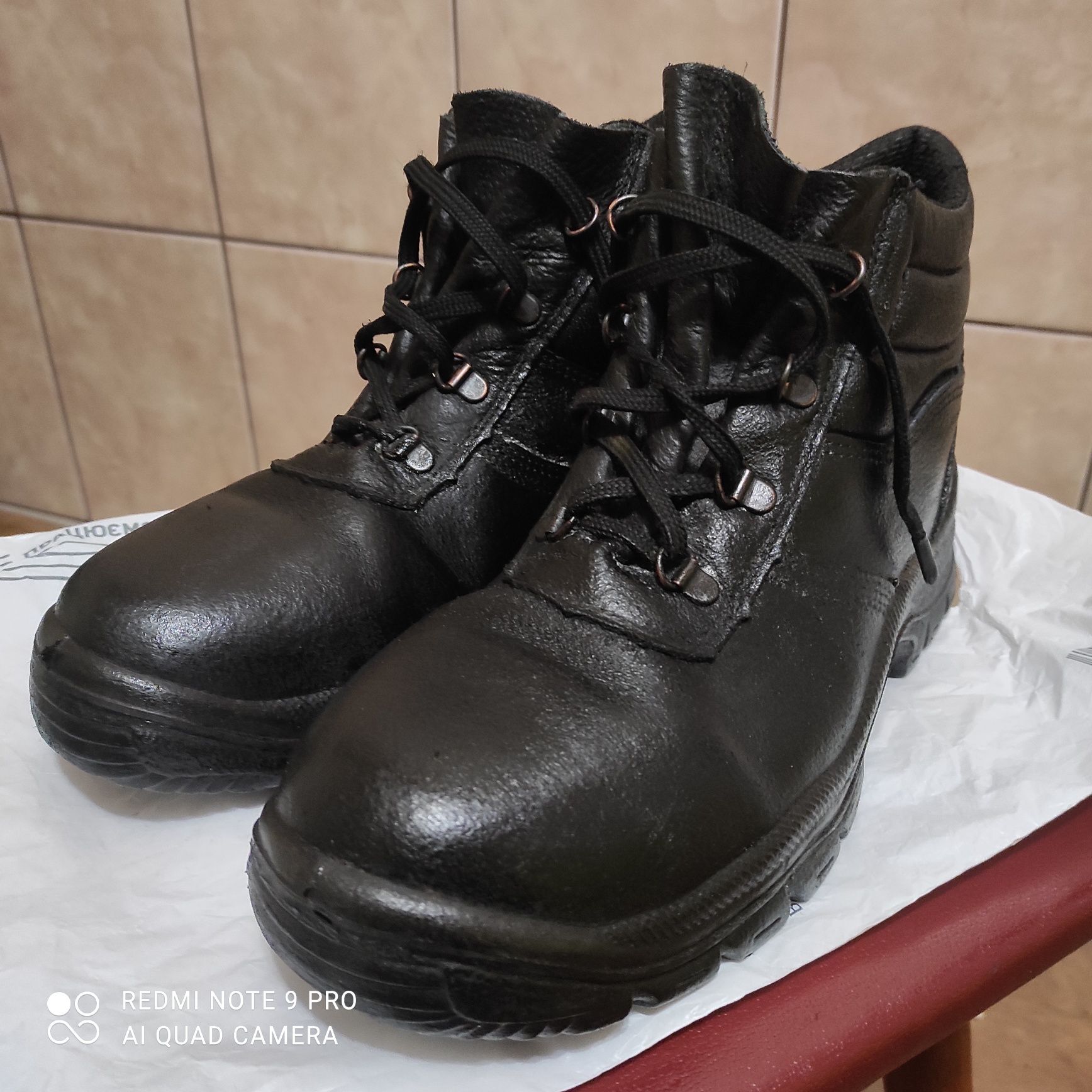 Ботинки рабочие. Размер 40-41.