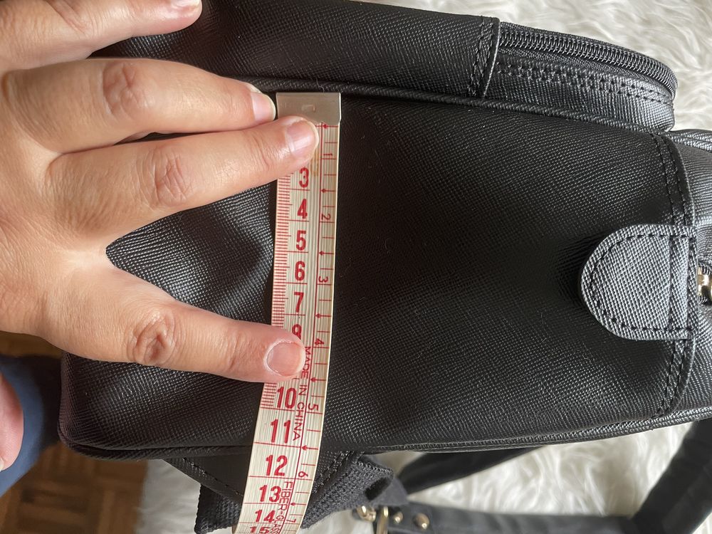 Mochila preta média, nova