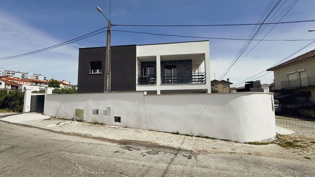 Moradia Bi familiar T3+T2