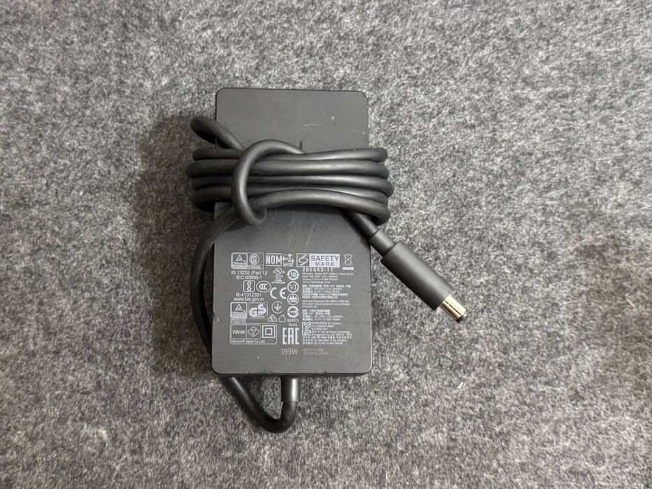 Оригінальний блок живлення Microsoft Surface 200W
